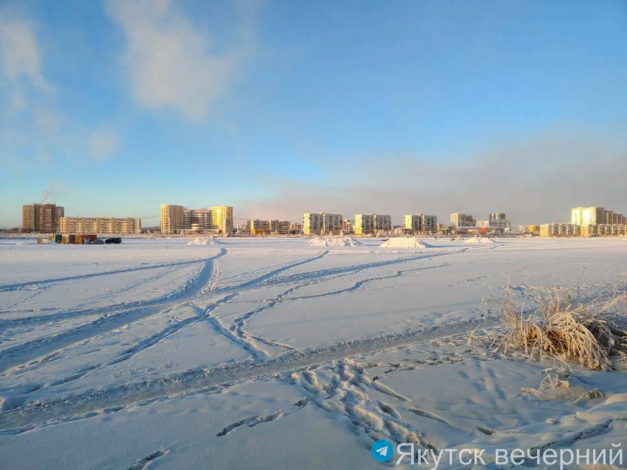 Строительство ледового городка на озере Сайсары