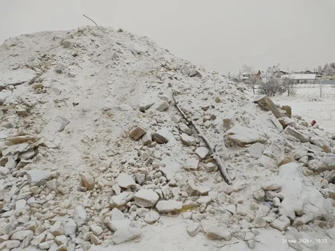 Вопрос об уборке льда на берегу озера - Услуги в Якутск