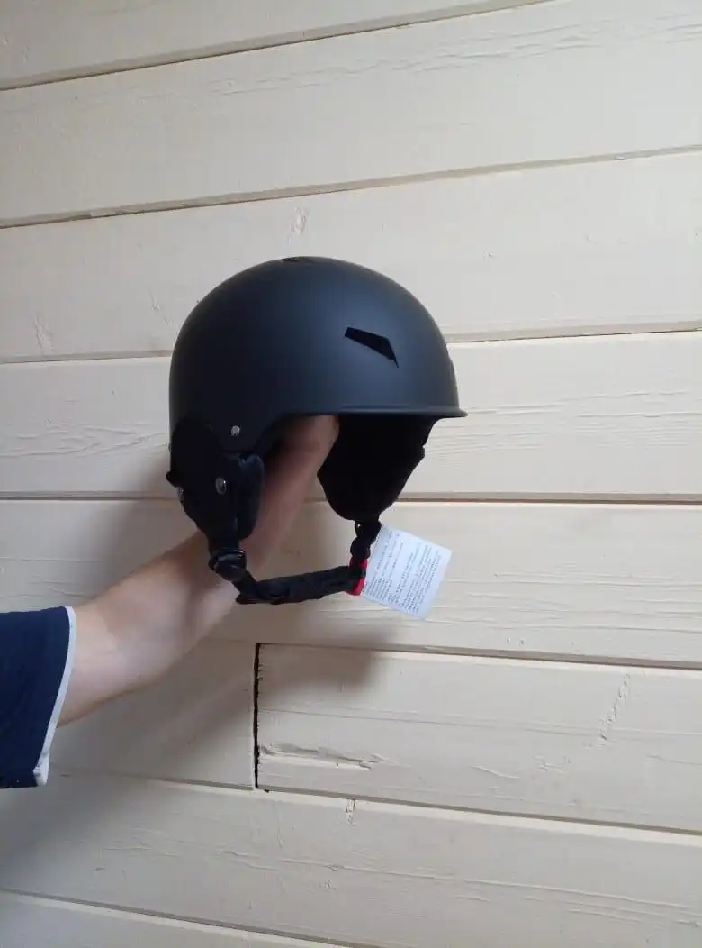 Продажа нового шлема для сноубордиста-лыжника - Сноубординг/Лыжи (Хобби и отдых) в Якутск