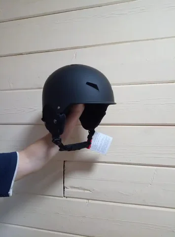 Продажа нового шлема для сноубордиста-лыжника - Хобби и отдых в Якутск