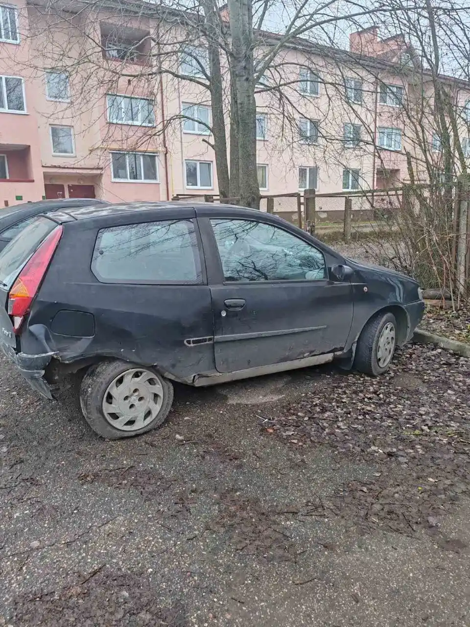 Продам Volkswagen Golf 2001 года на запчасти