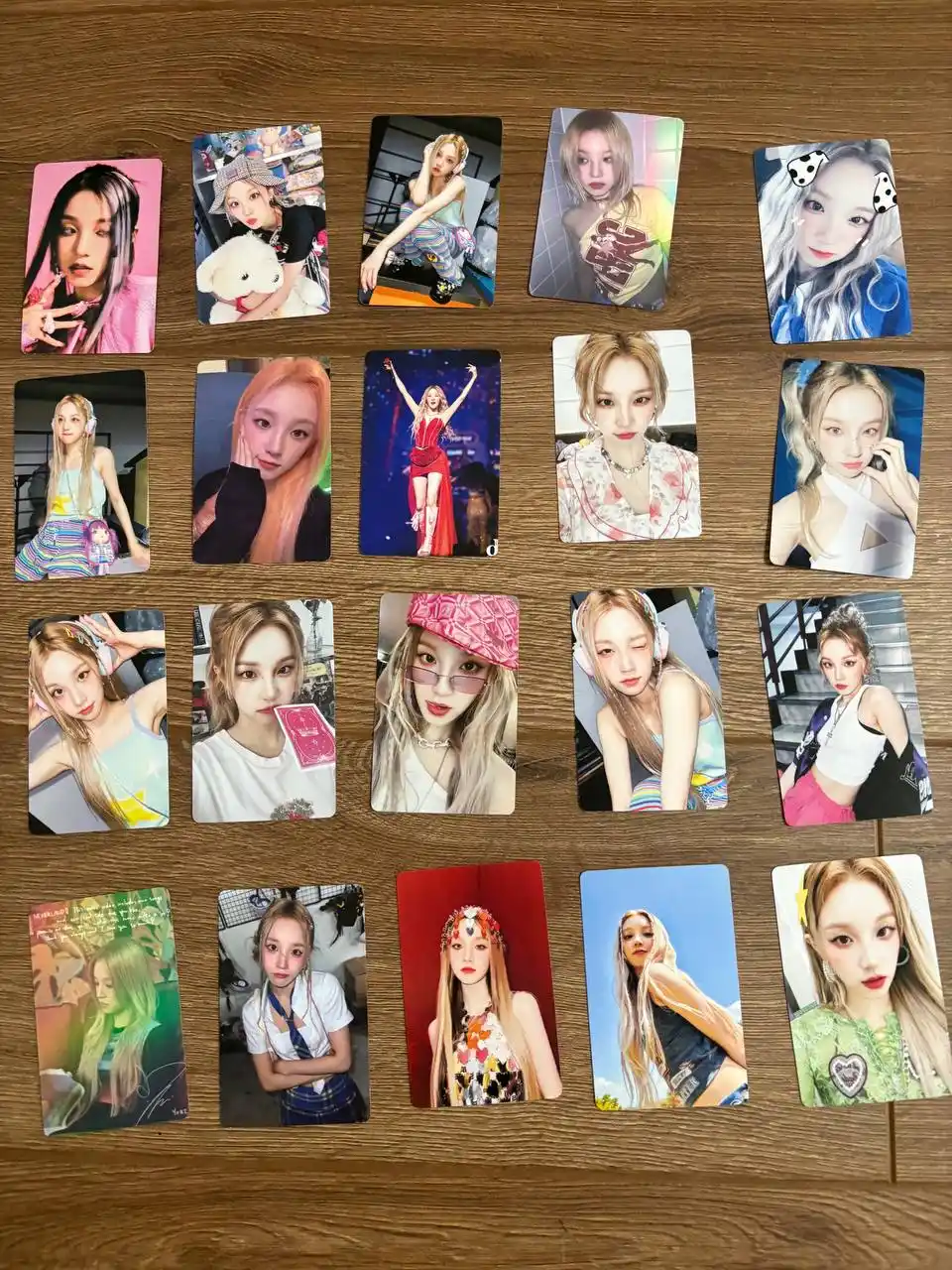К-поп карты с Юци группы G-IDLE