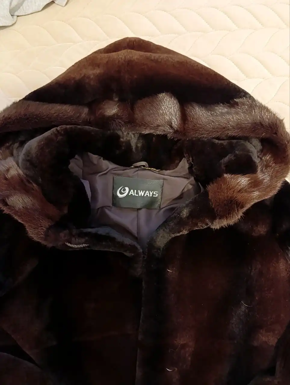 Продам короткую норковую шубку