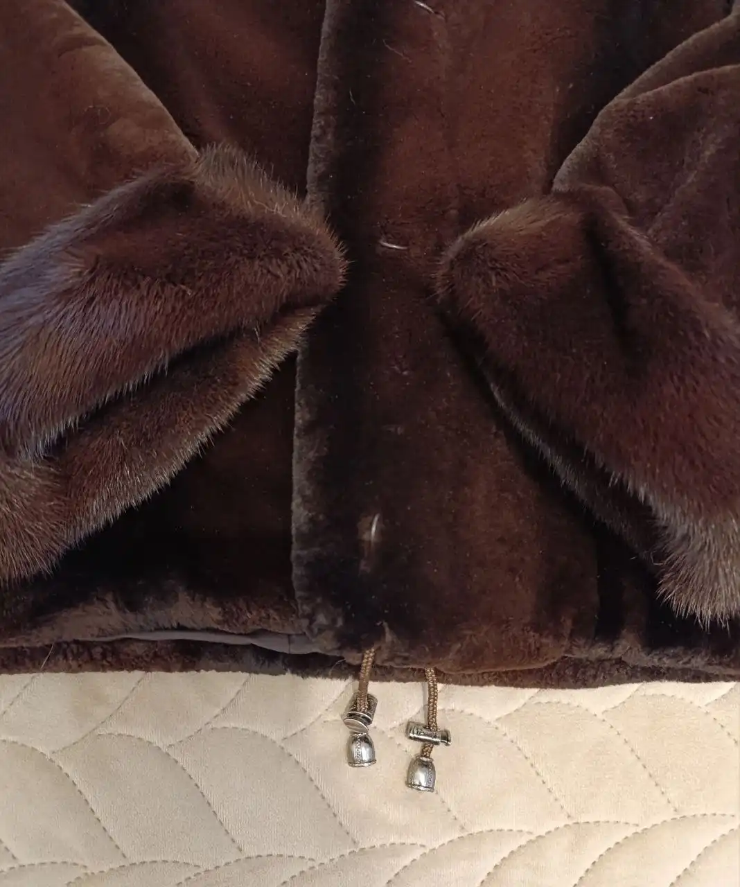 Продам короткую норковую шубку