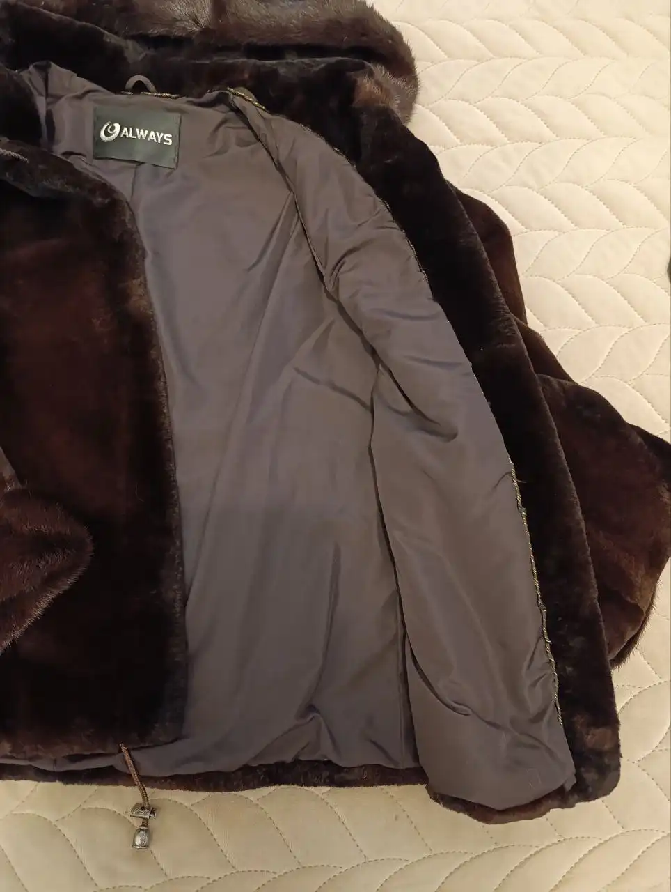 Продам короткую норковую шубку