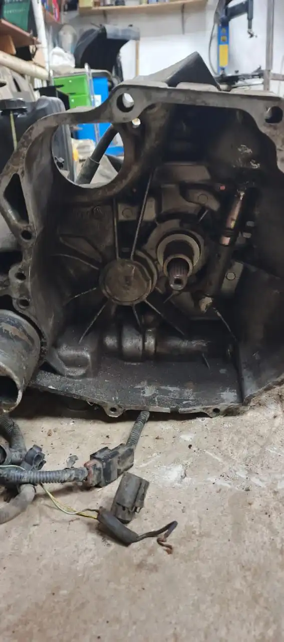 Продажа запчастей на Nissan 1994 года