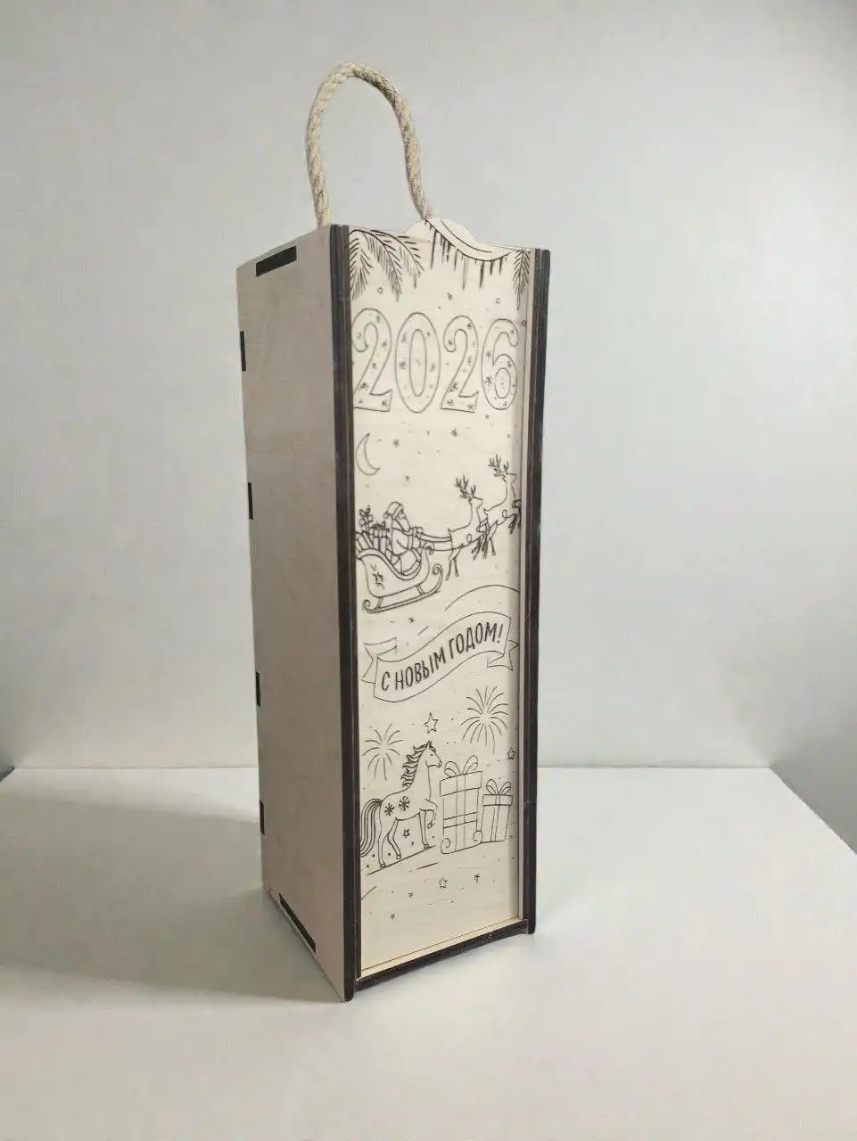 Деревянная коробочка с гравировкой для бутылки