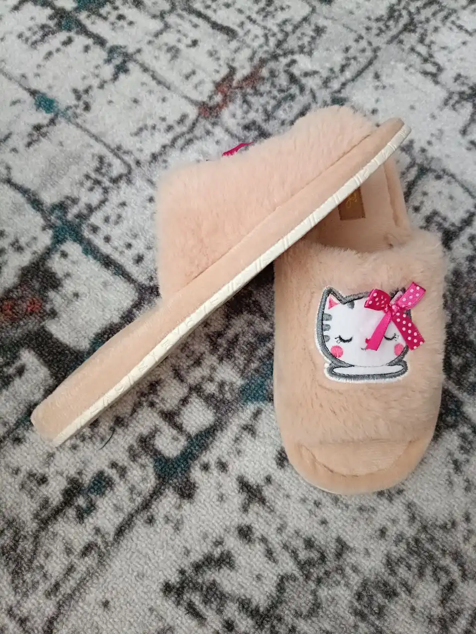 Продажа новых тапочек 37-38