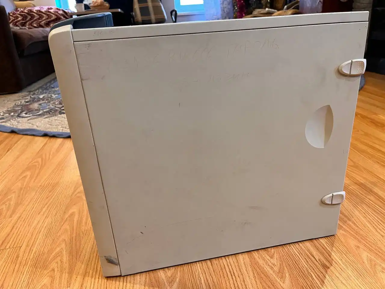 Продам компьютер без дисков 4 ГБ оперативки