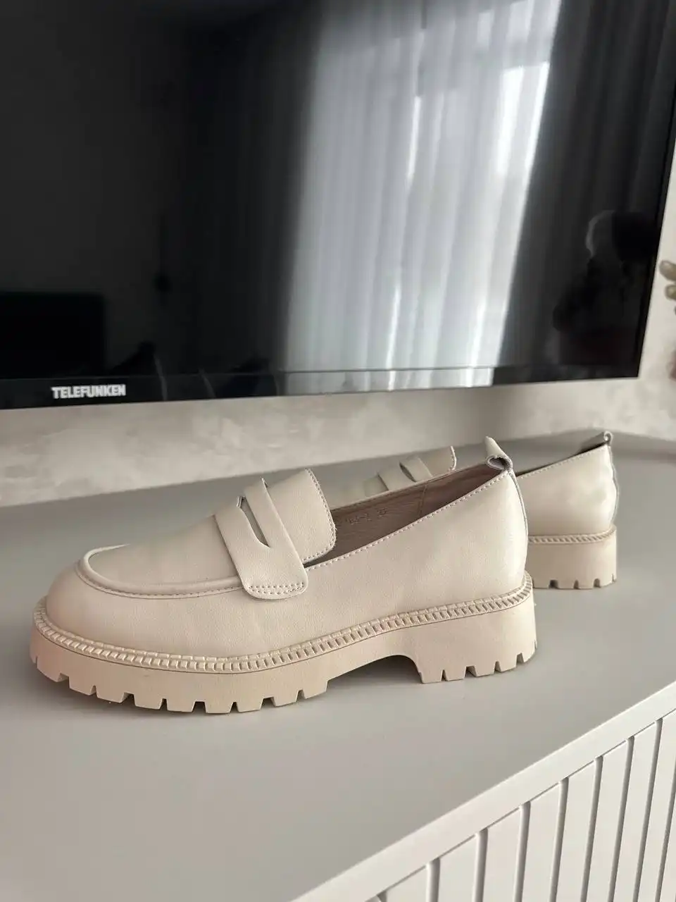 Продам новые лоферы размер 37