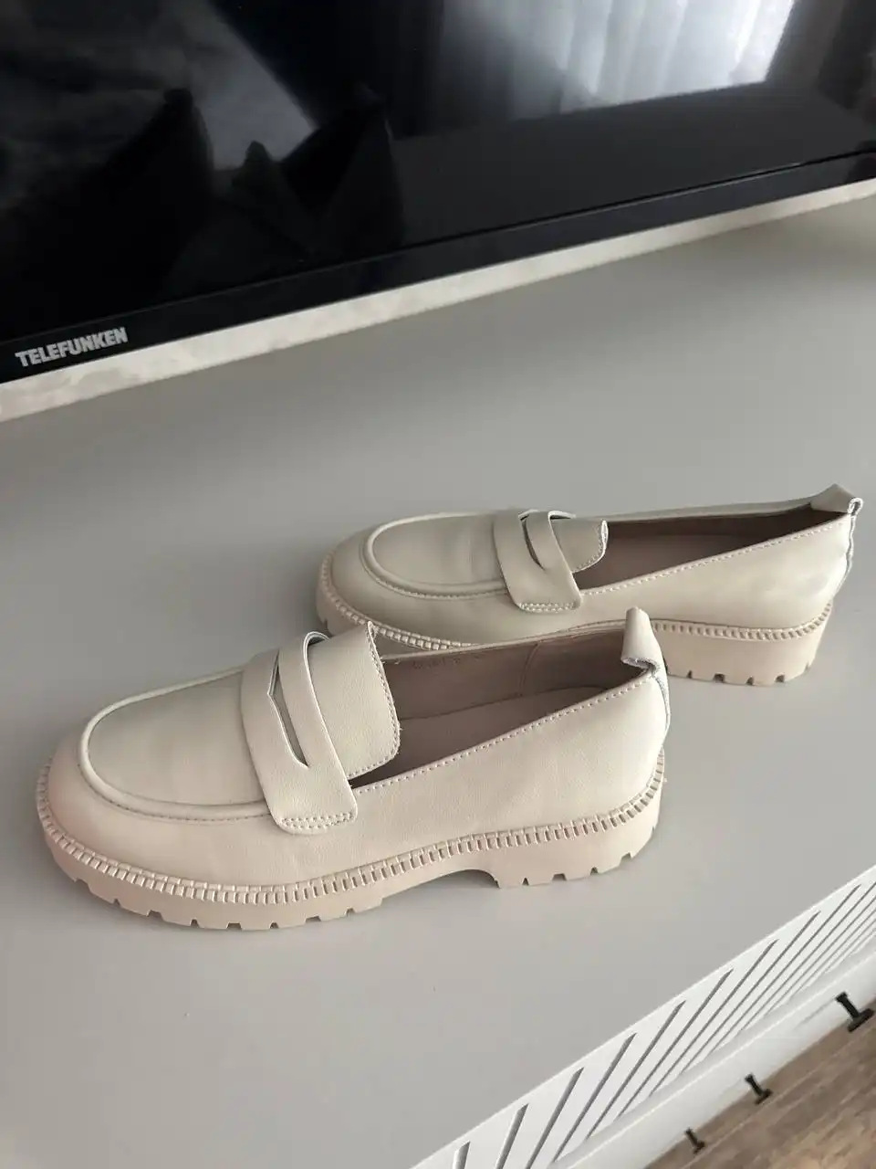 Продам новые лоферы размер 37