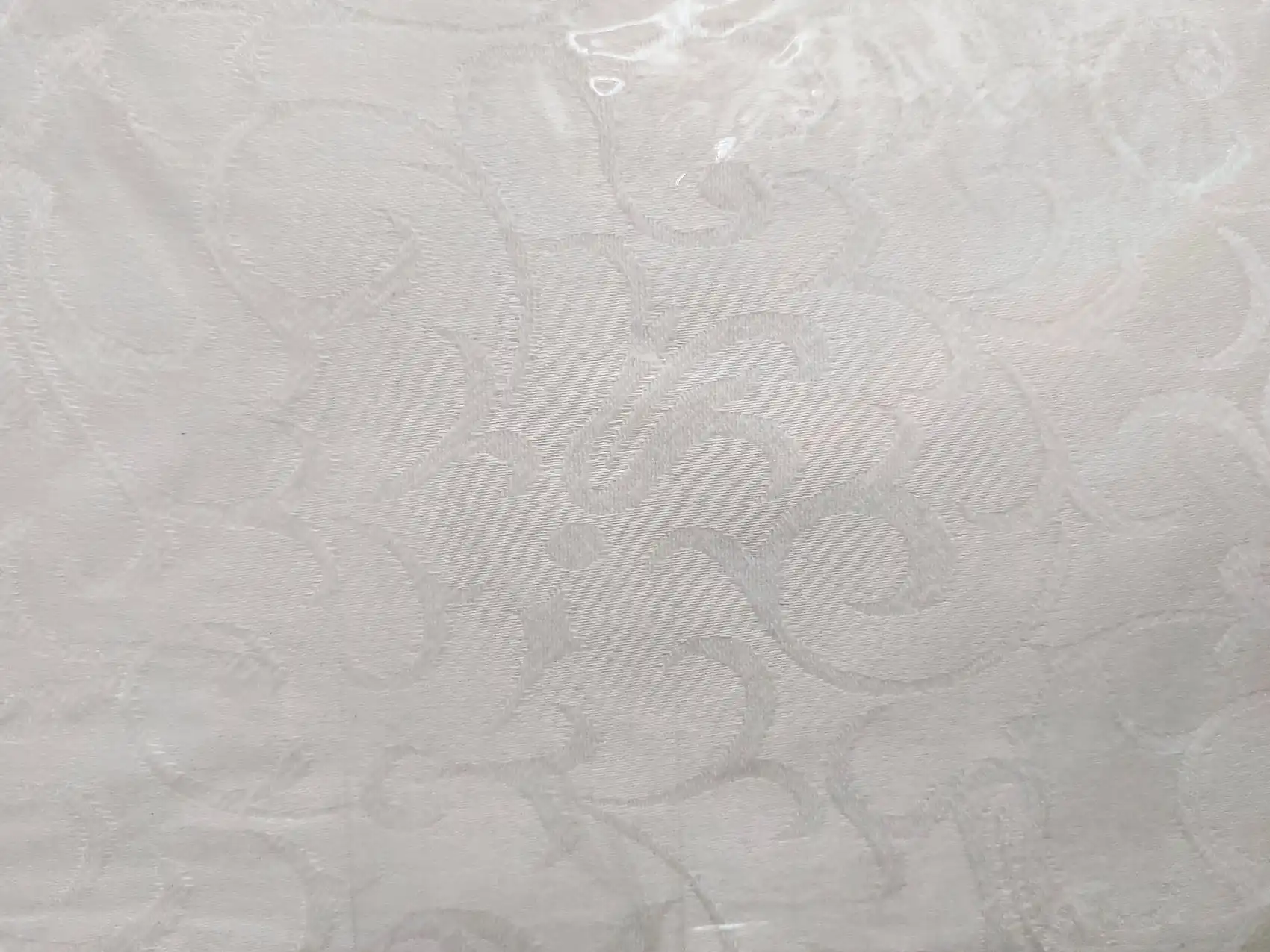 Комплект скатерть и салфетки белые с вензелями