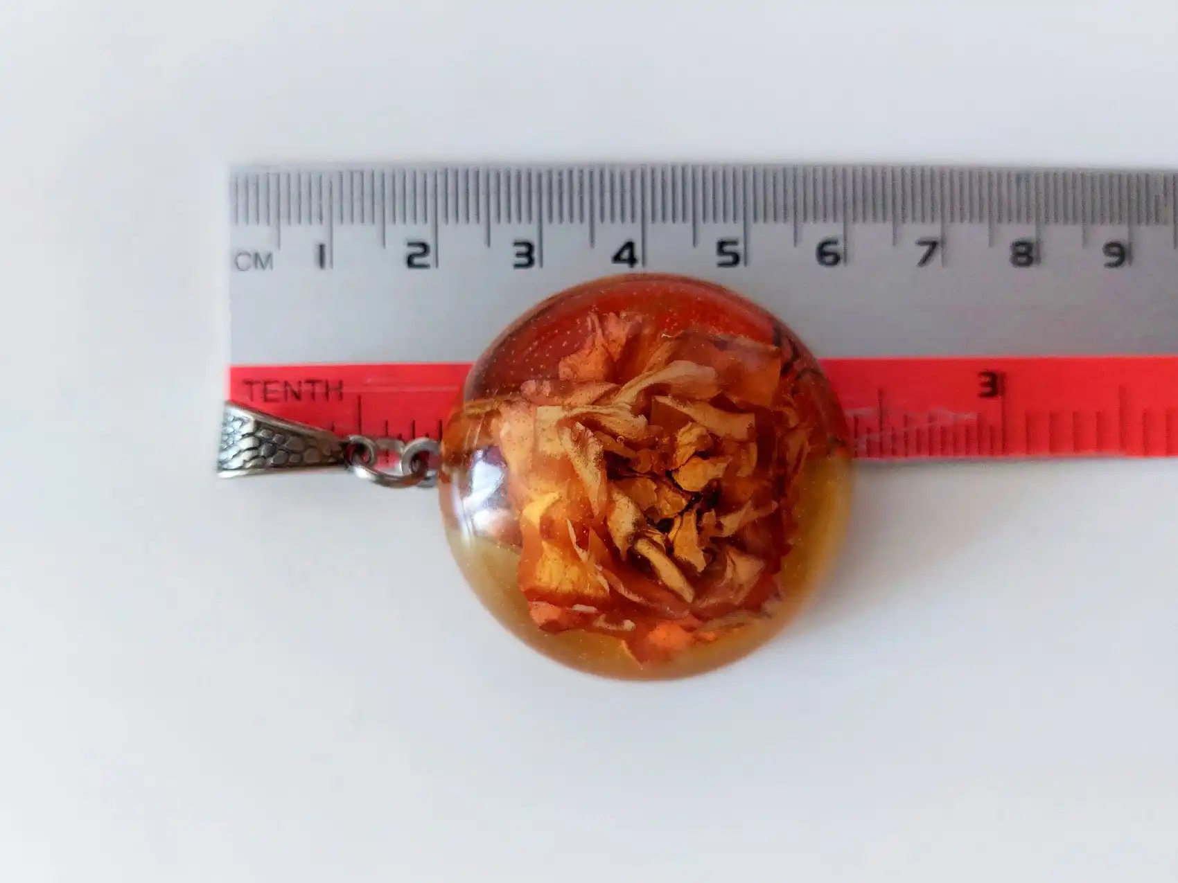 Новые подвески с живыми растениями в эпоксидной смоле