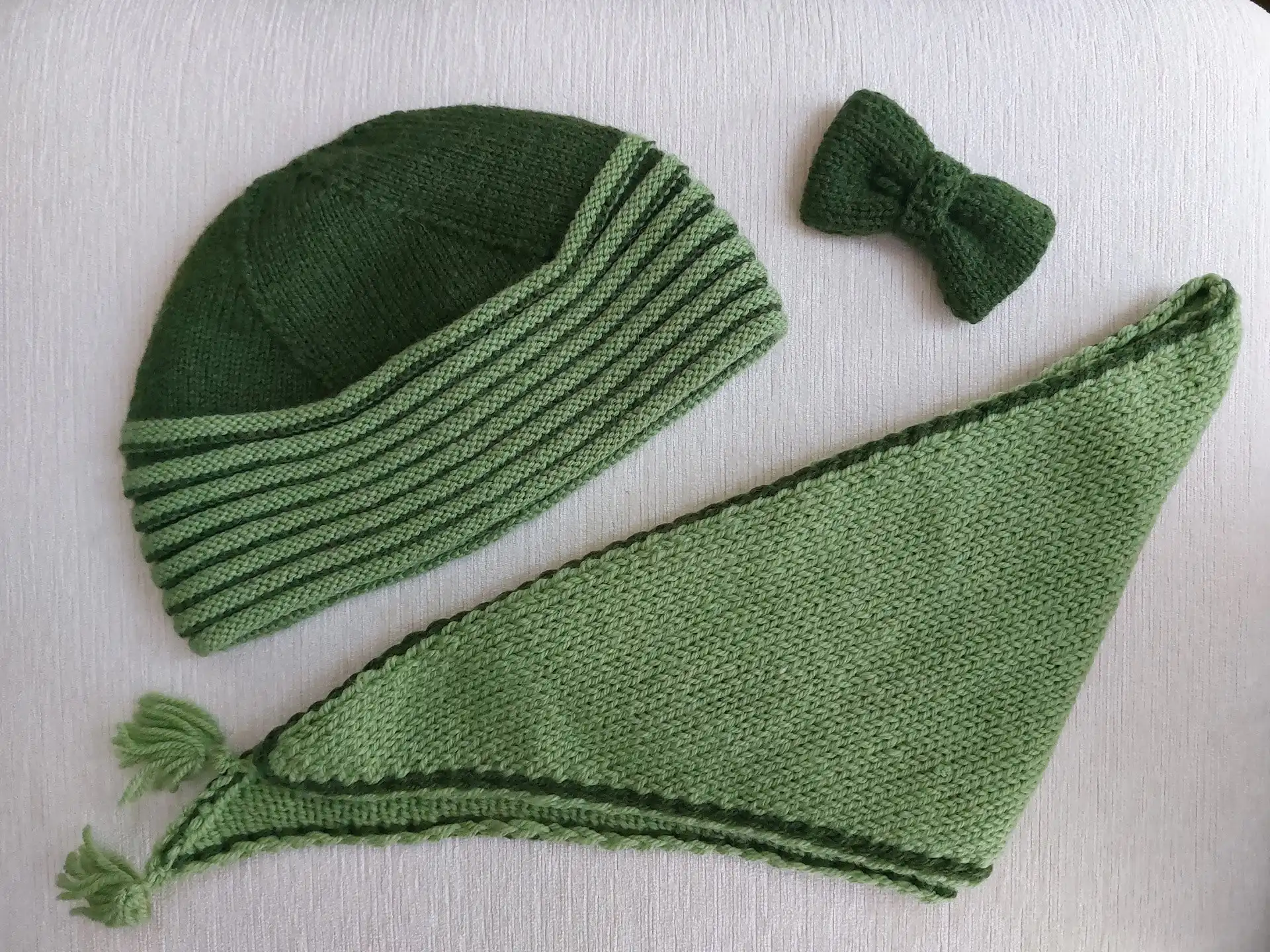 Продам шерстяную шапку с косынкой и бантом