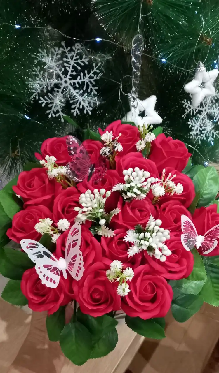 Букеты из мыльных роз с подсветкой и в шляпной коробке