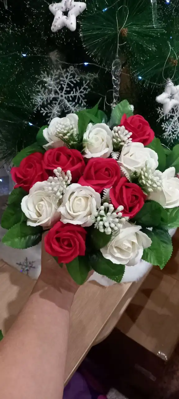 Букеты из мыльных роз с подсветкой и в шляпной коробке