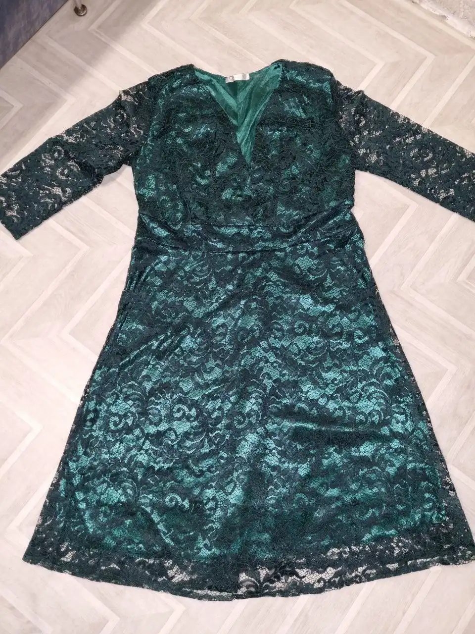 Платье изумрудного цвета рр 52-54