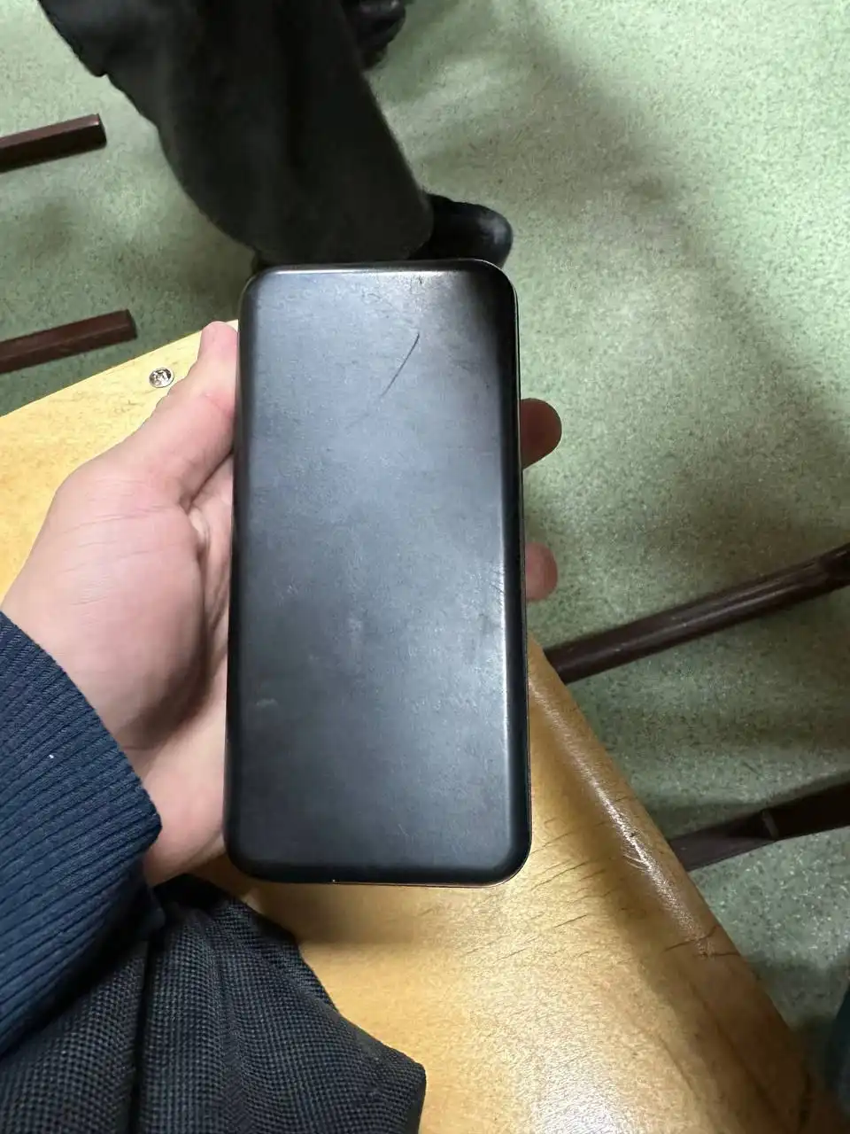 Продам повербанк с потертостями