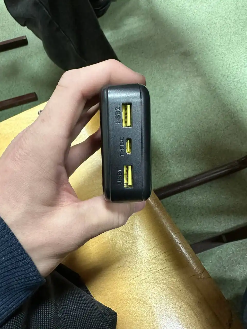 Продам повербанк с потертостями