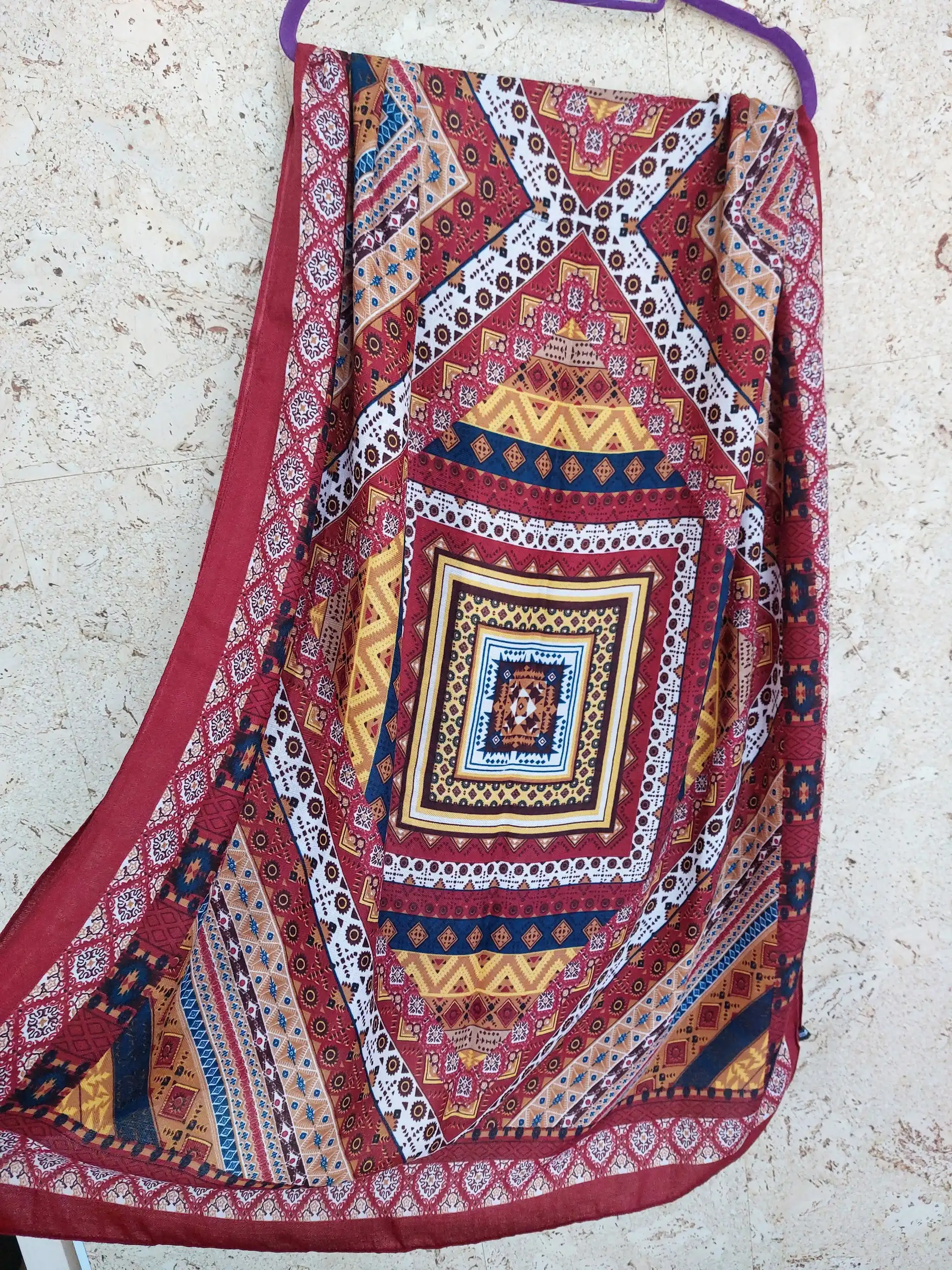 Продажа новых платков и палантинов из натуральных тканей