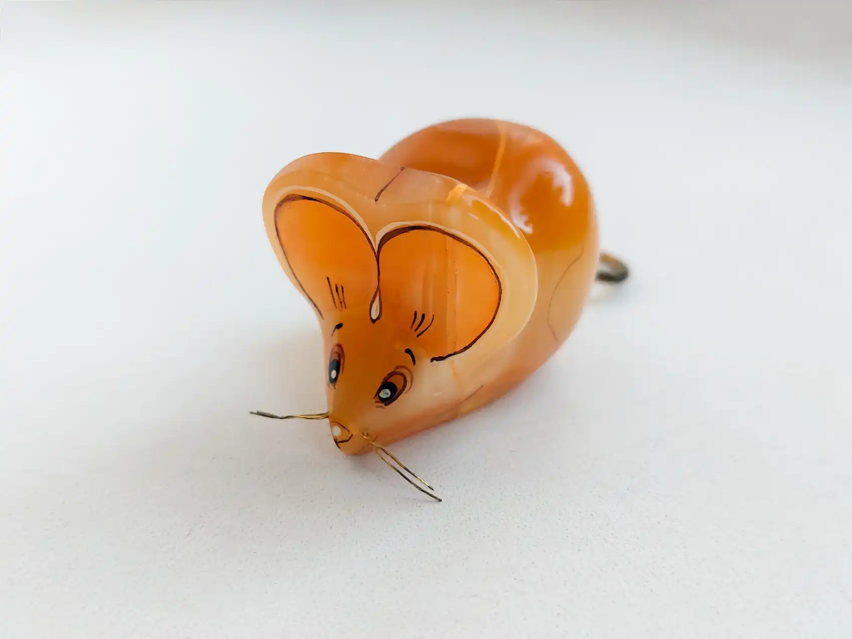 Продам фигурку Мышь из натурального камня селенита