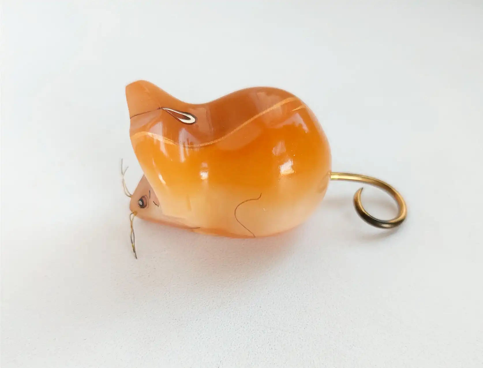 Продам фигурку Мышь из натурального камня селенита