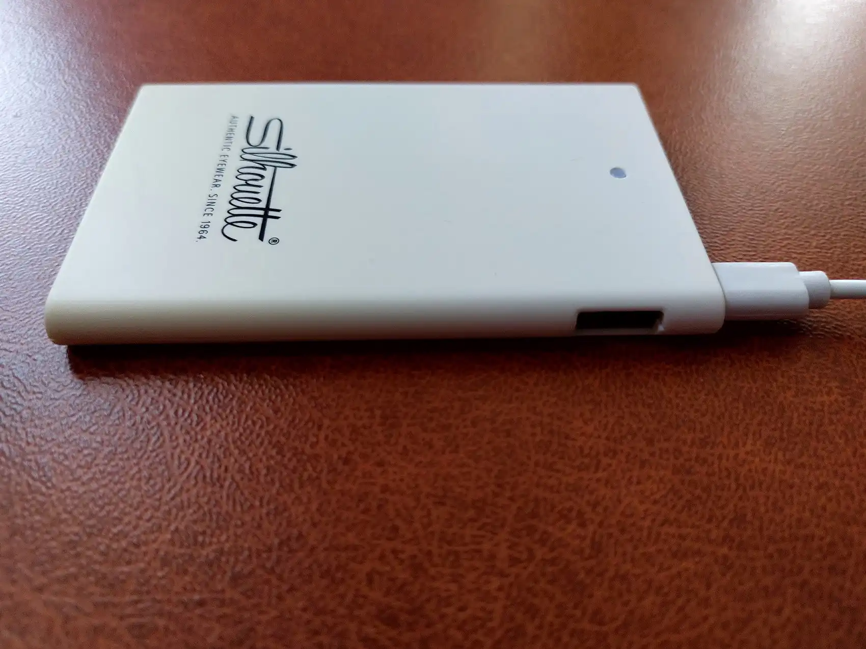 Продам пауэрбанк Sillouette новый