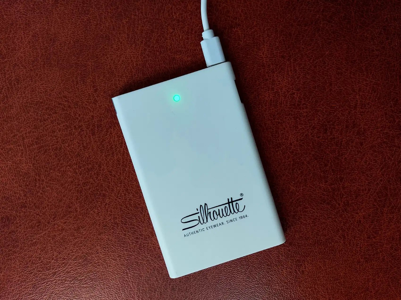 Продам пауэрбанк Sillouette новый