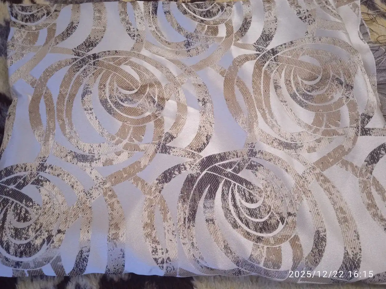 Кусок мебельной ткани 306x200 см