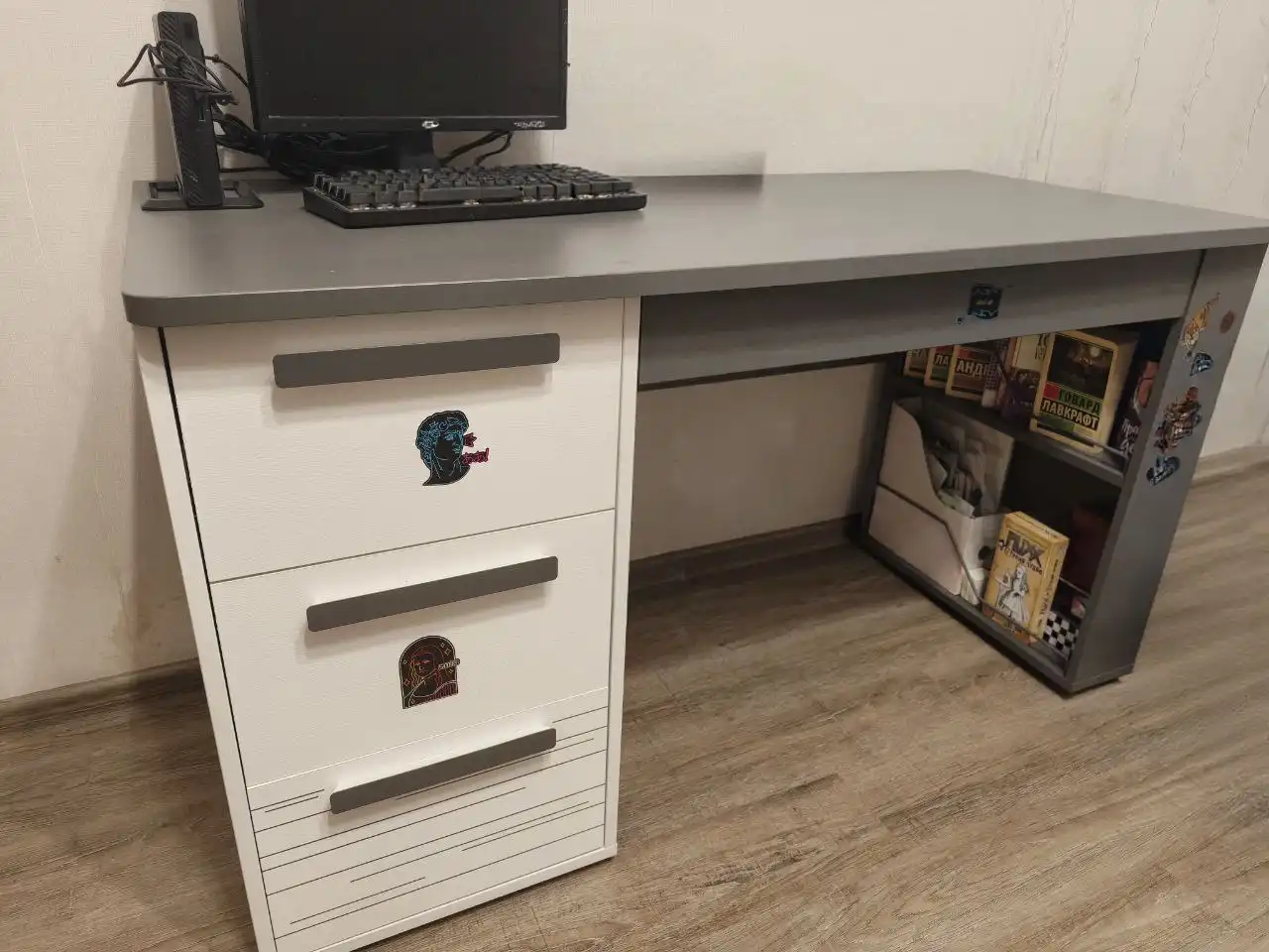 Продам компьютерный стол