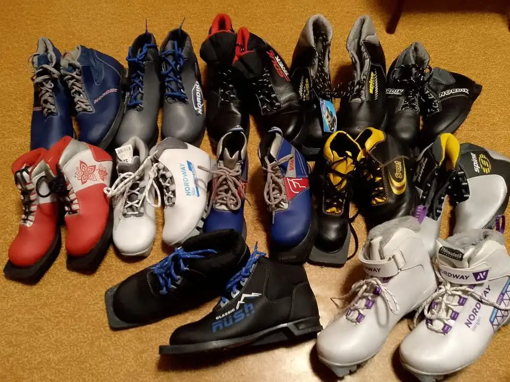 Лыжные ботинки разные размеры в хорошем состоянии