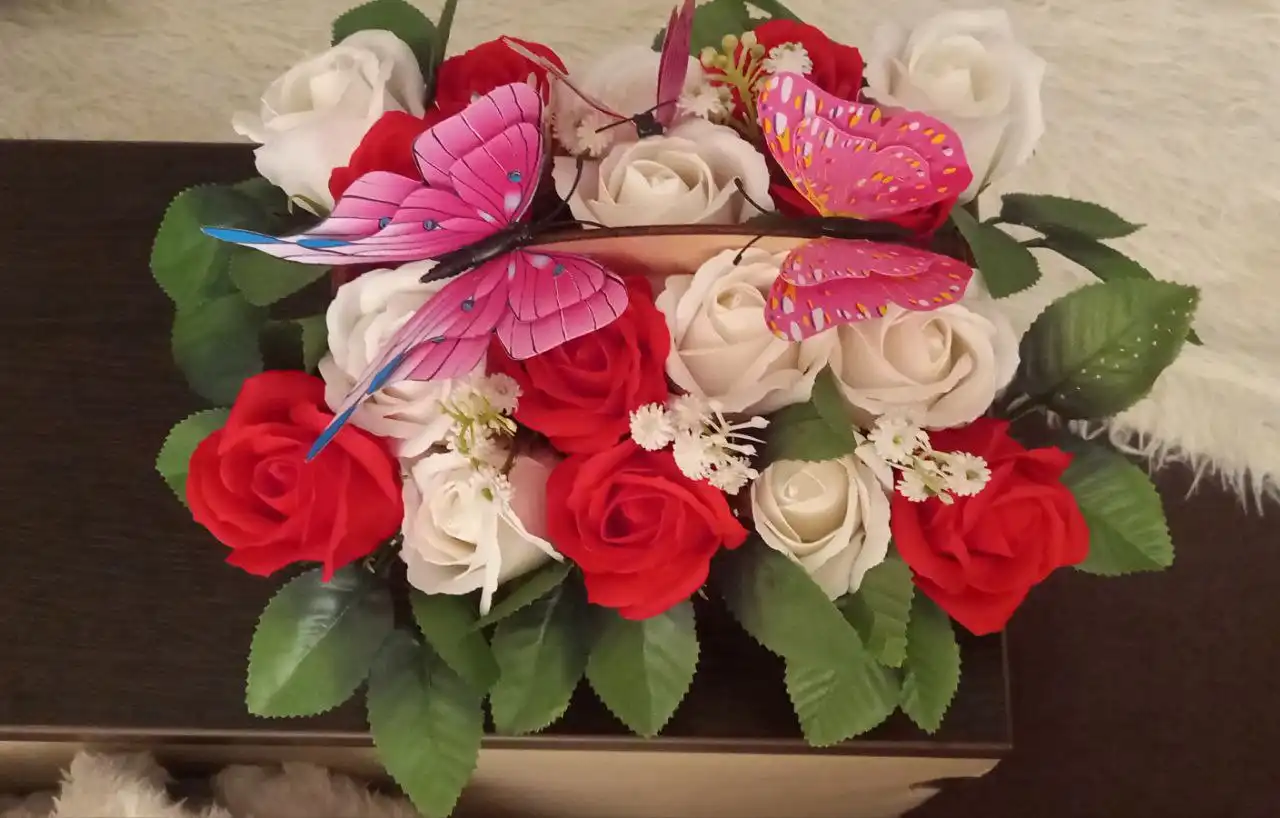 Уникальные букеты ручной работы с подсветкой