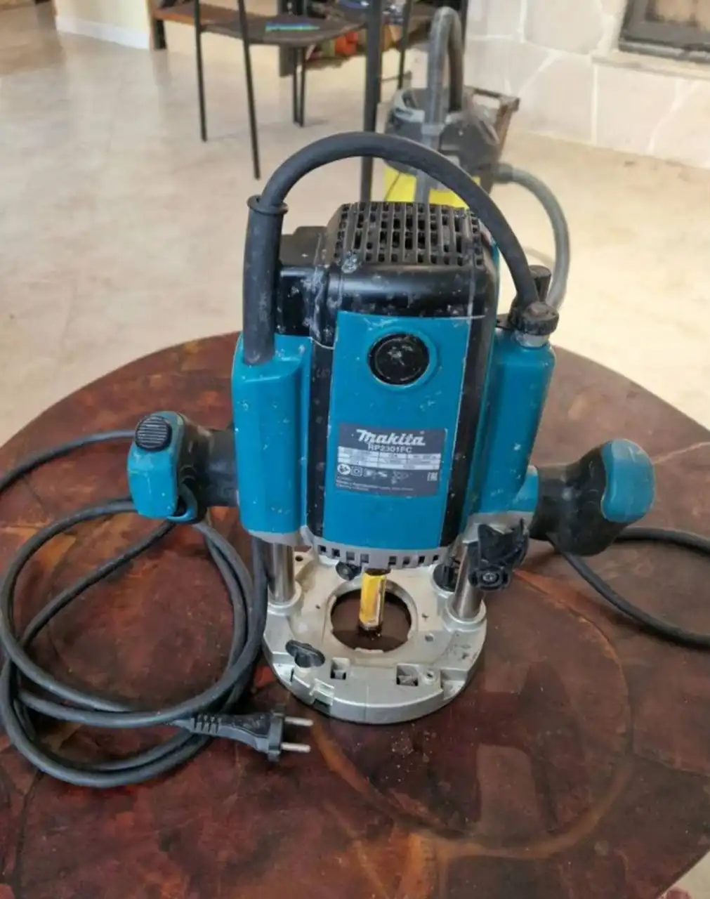 Фрезер Makita RP2301FC в хорошем состоянии - Барахолка в Томск