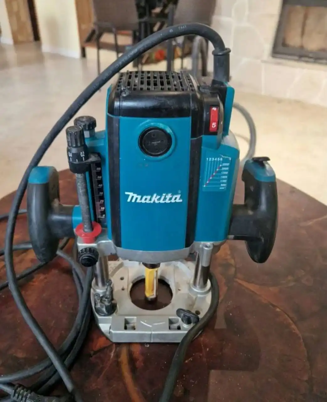 Фрезер Makita RP2301FC в хорошем состоянии - Барахолка в Томск