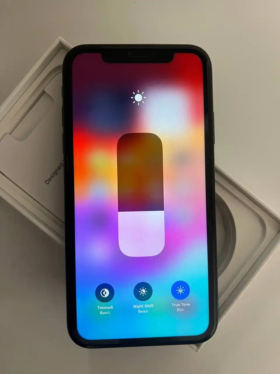 IPhone XR 64гб с мелкими коцками, аккумулятор 74% - Смартфоны (Электроника) в Томск