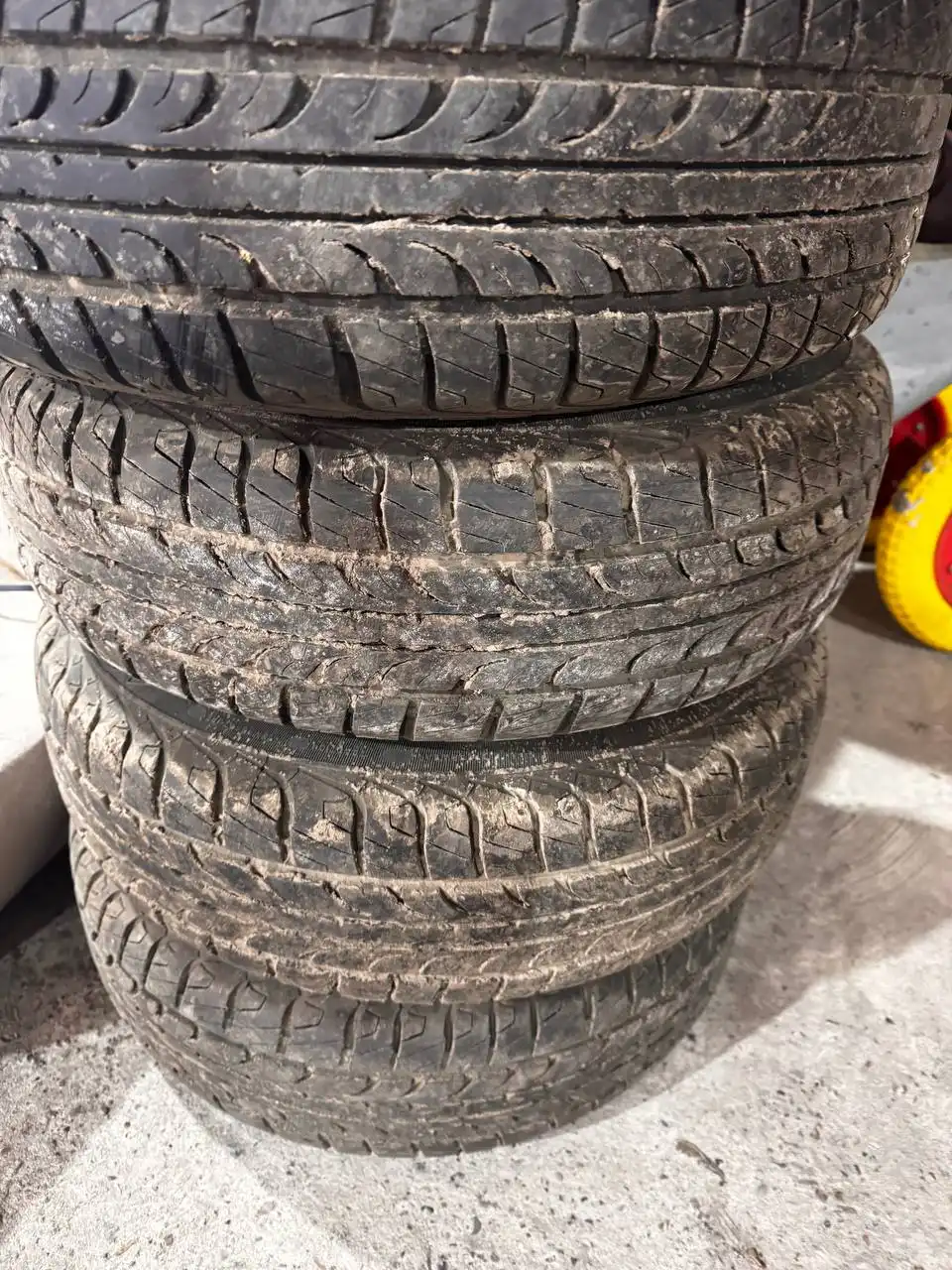 Продам комплект летней резины с дисками 175/70R13 - Шины и диски (Авто) в Томск