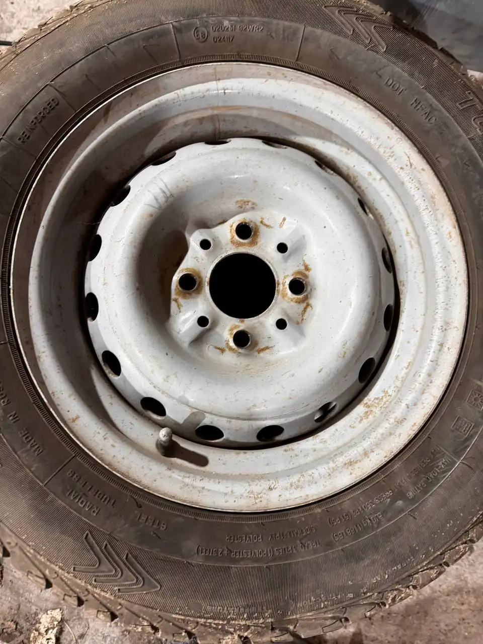 Продам комплект летней резины с дисками 175/70R13 - Шины и диски (Авто) в Томск