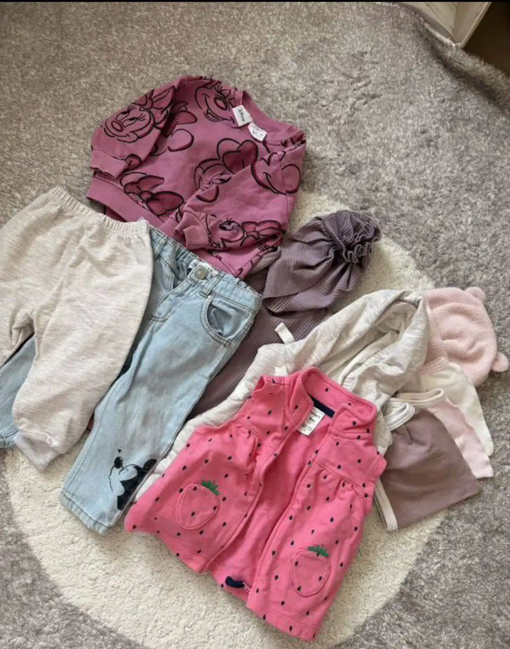 Отдам вещи на девочку до года - Одежда (Товары для детей) в Томск