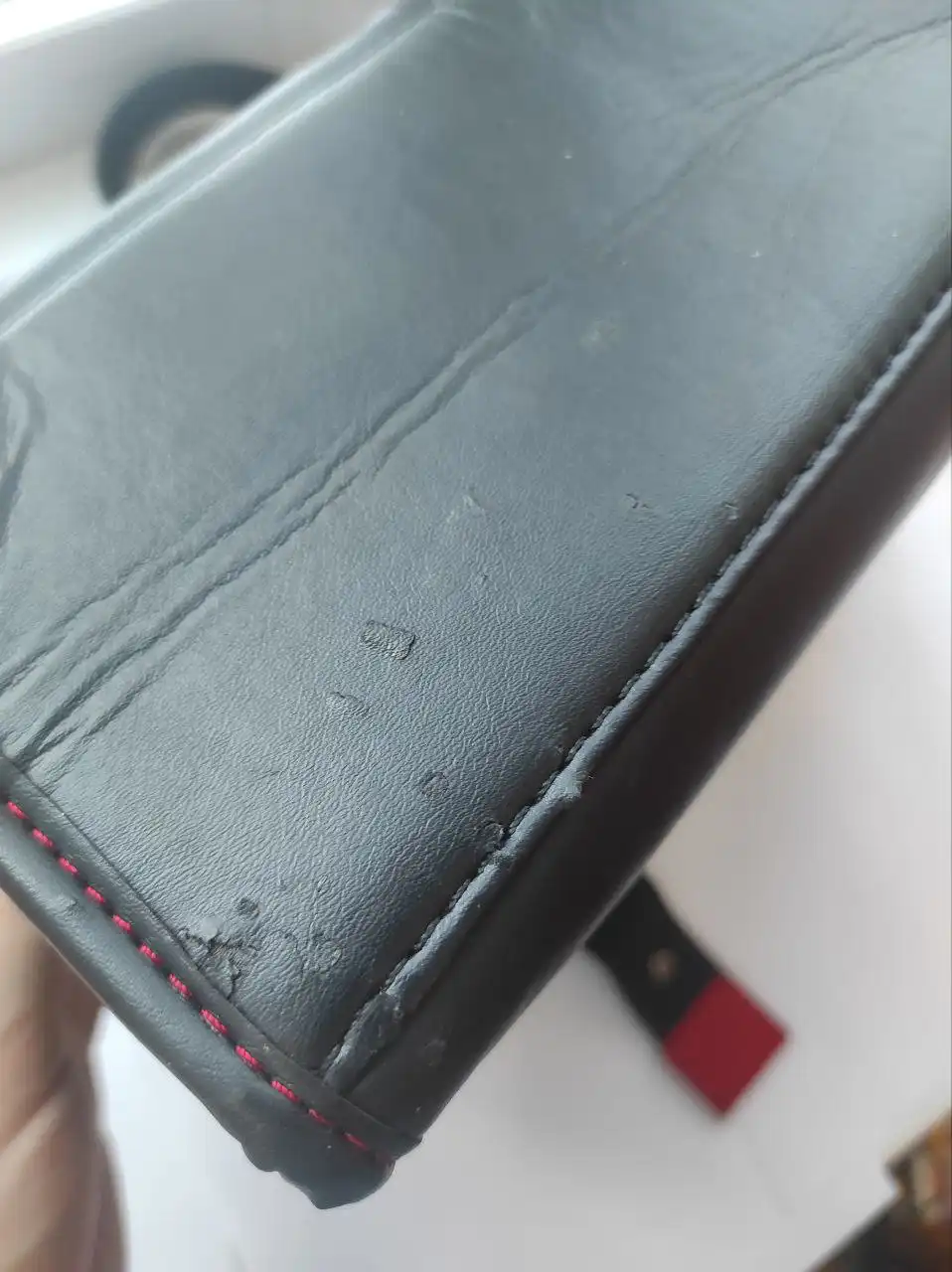 Сумка через плечо с небольшими повреждениями - Барахолка в Томск