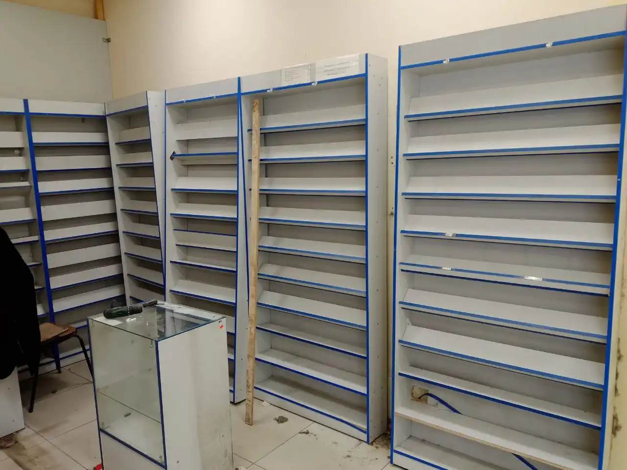 Продажа торговой точки: стеллажи и прилавок - Торговая мебель (Барахолка) в Томск