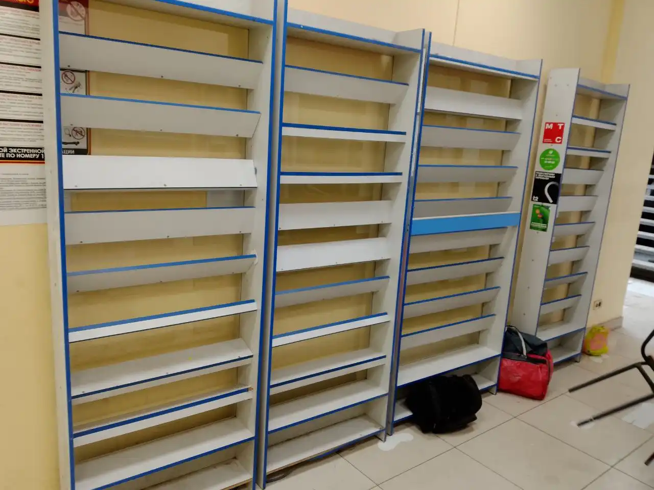 Продажа торговой точки: стеллажи и прилавок - Торговая мебель (Барахолка) в Томск