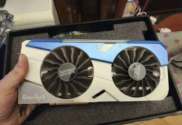 Продам видеокарту - Компьютерные комплектующие в Томск