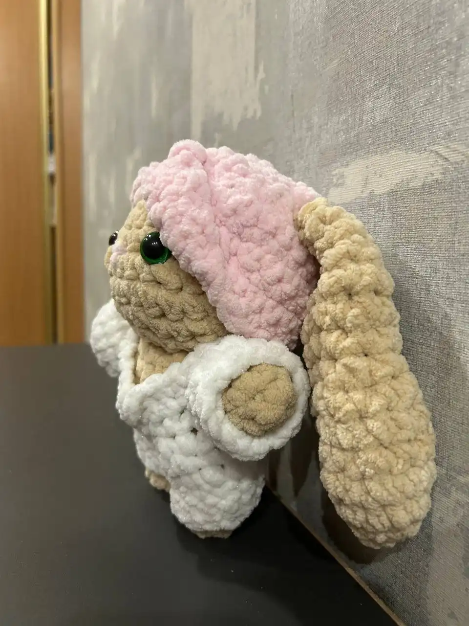 Вязаный заяц ручной работы с одеждой - Рукоделие (Хобби и отдых) в Томск