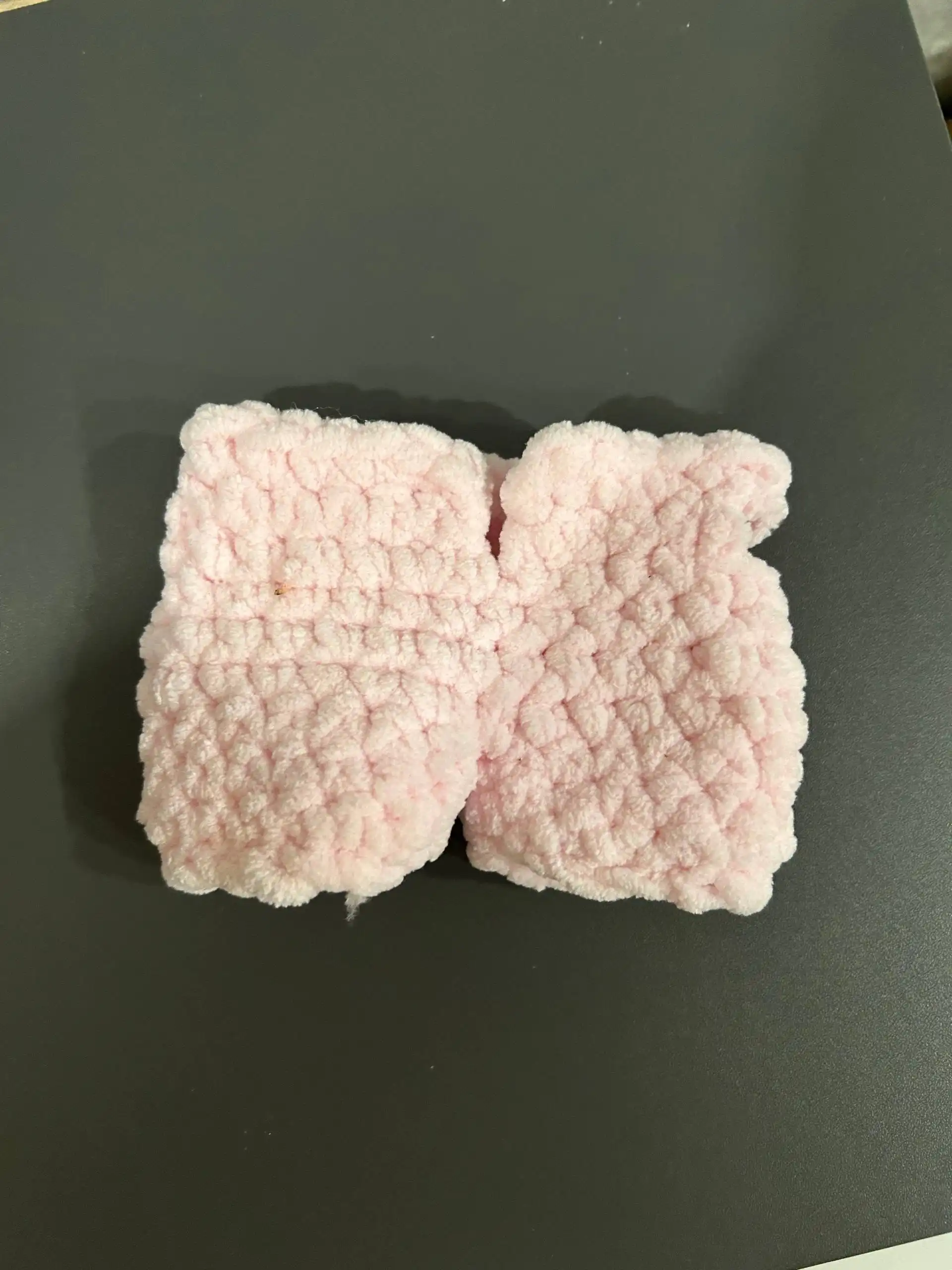 Вязаный заяц ручной работы с одеждой - Рукоделие (Хобби и отдых) в Томск