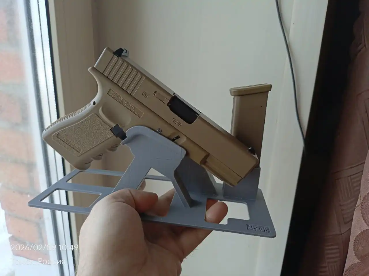 Страйкбольный Glock 19 с подставкой - Страйкбол (Хобби и отдых) в Томск