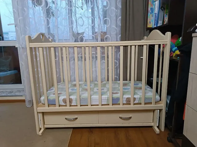 Продажа детской кроватки с маятником и комплектом - Конструкторы в Томск