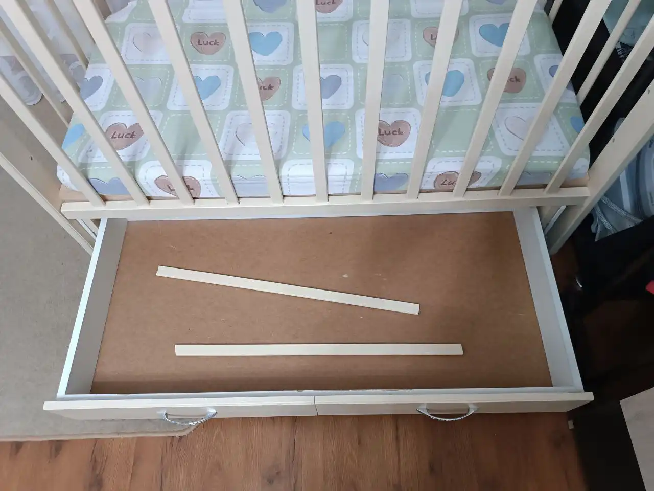 Продажа детской кроватки с маятником и комплектом - Детская мебель (Товары для детей) в Томск