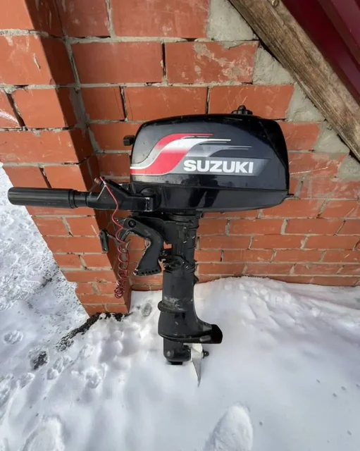 Продам лодочный мотор Suzuki 5 л.с - Барная мебель в Томск