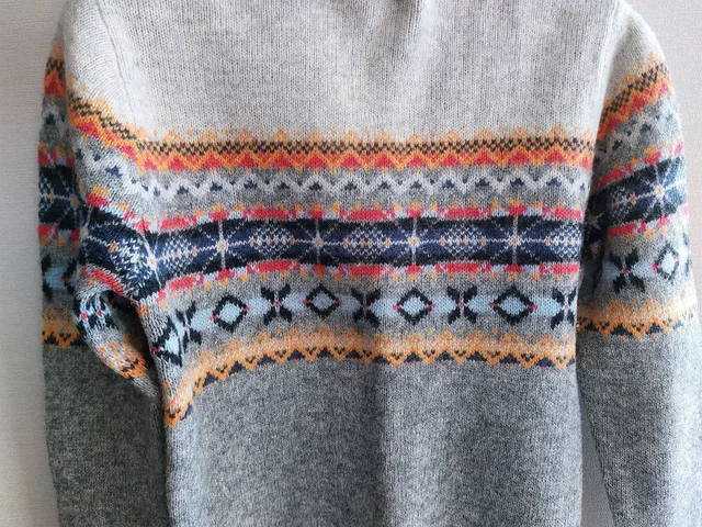 Продам теплый свитер лопапейса - Блузки в Томск