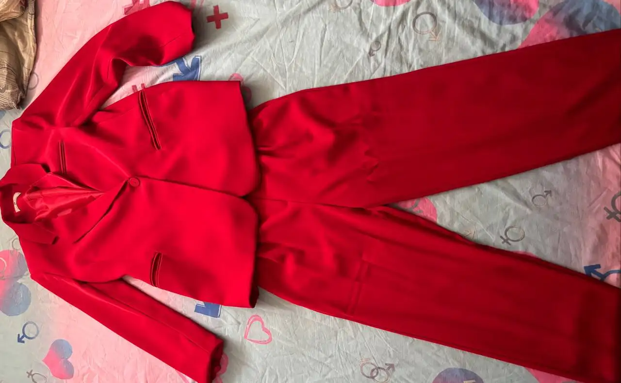 Брючный костюм 44 размера - Костюмы (Одежда) в Томск